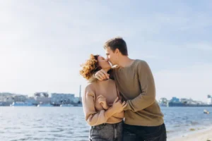 first date kiss